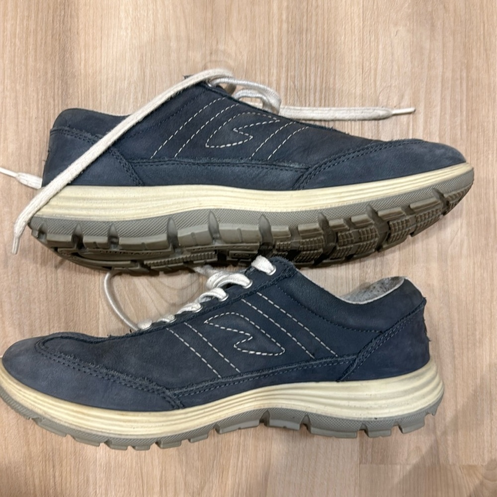 Grisport Ergo-Flex Cloe 8 size 7/eur 38 running shoes blue suede & white accents